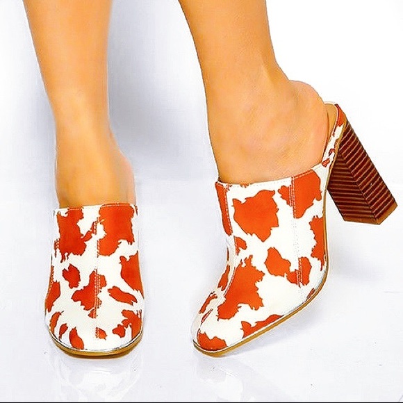 🍂 COW PRINT FAUX SUEDE STITCHED CHUNKY HEEL MULES - Picture 3 of 16